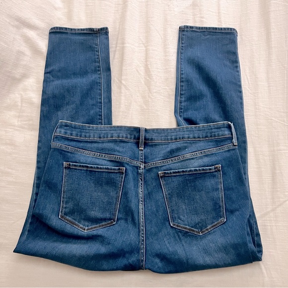 Old Navy Slim Straight Distressed Jeans Women’s Size 16 - Picture 3 of 7